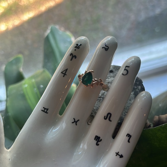 14ct gold emerald engagement ring - Picture 6 of 6